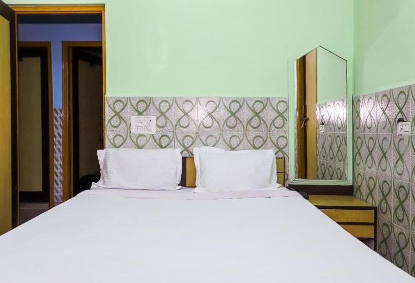 בית מלון כפרי Spot On 38040  Nand Palace