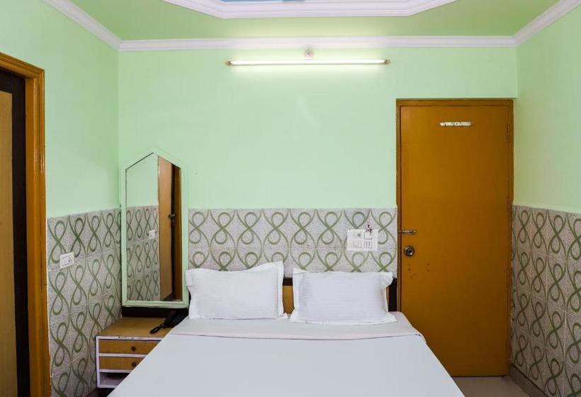 בית מלון כפרי Spot On 38040  Nand Palace