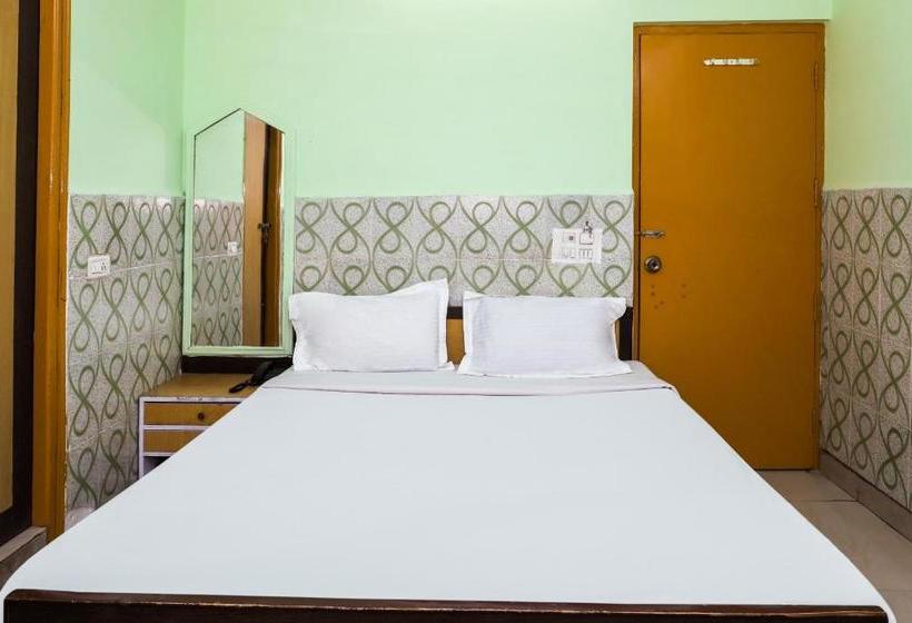 בית מלון כפרי Spot On 38040  Nand Palace