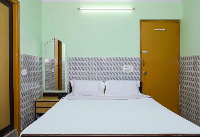 בית מלון כפרי Spot On 38040  Nand Palace