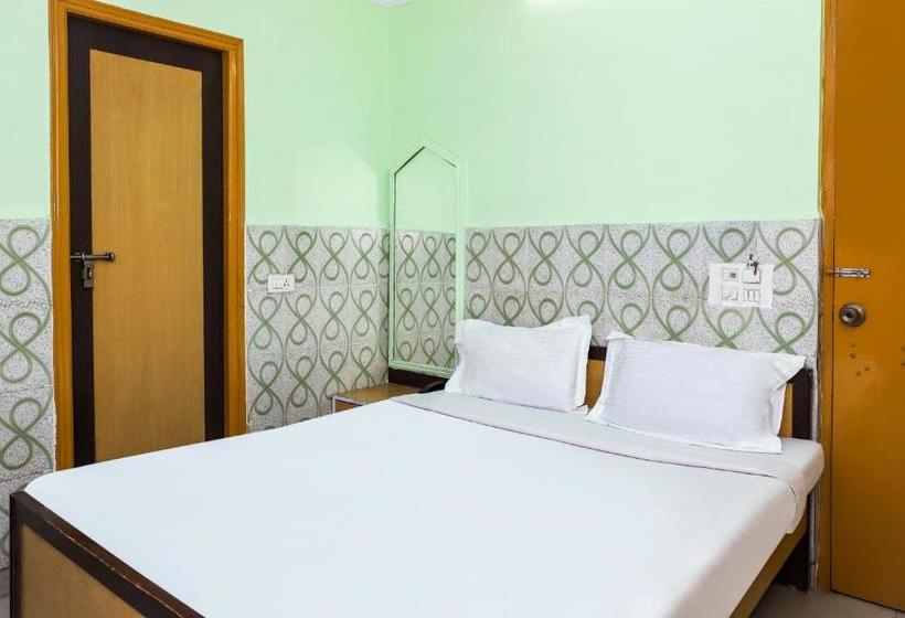 בית מלון כפרי Spot On 38040  Nand Palace