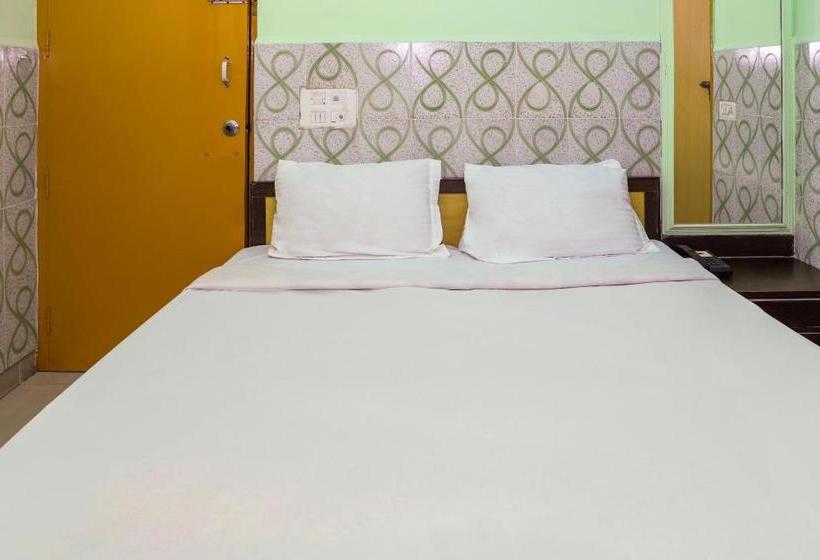 בית מלון כפרי Spot On 38040  Nand Palace