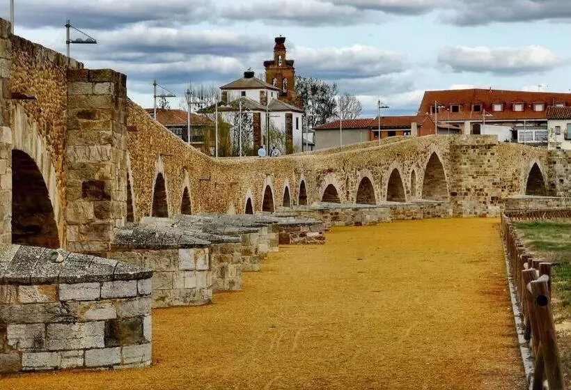 Albergue San Miguel   Sólo Para Peregrinos