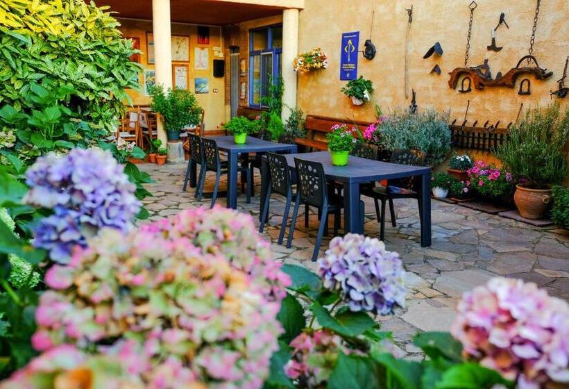 Albergue San Miguel   Sólo Para Peregrinos