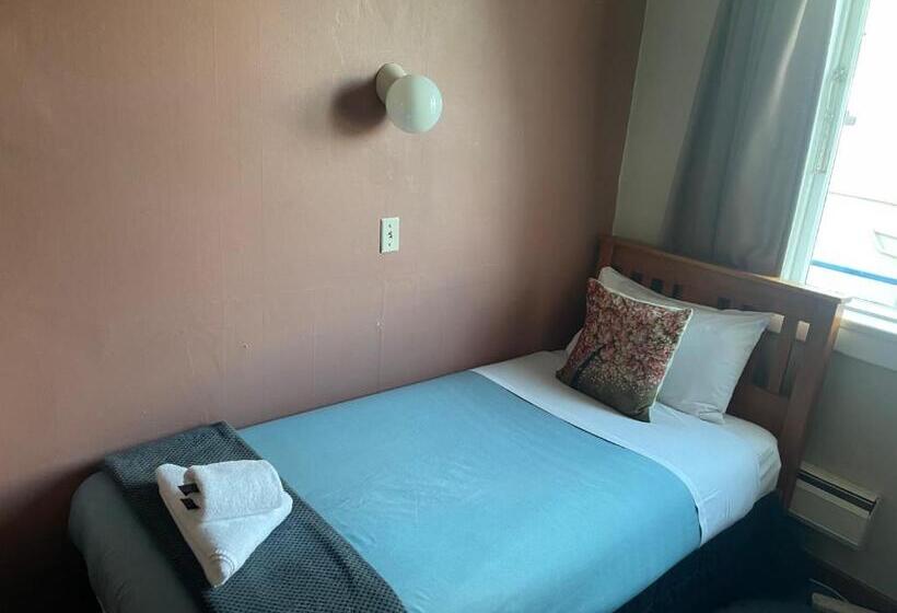 בית מלון כפרי The Eagle