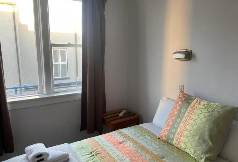 בית מלון כפרי The Eagle