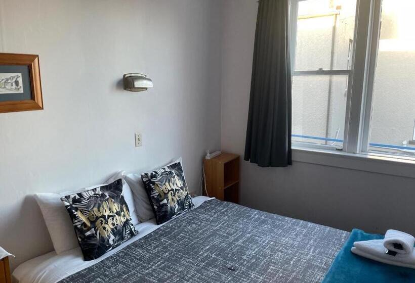 בית מלון כפרי The Eagle