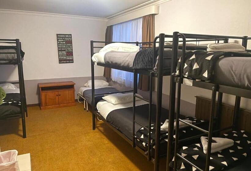 בית מלון כפרי The Eagle