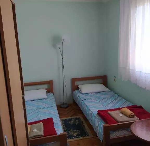 پانسیون Apartment & Rooms Aleksandar
