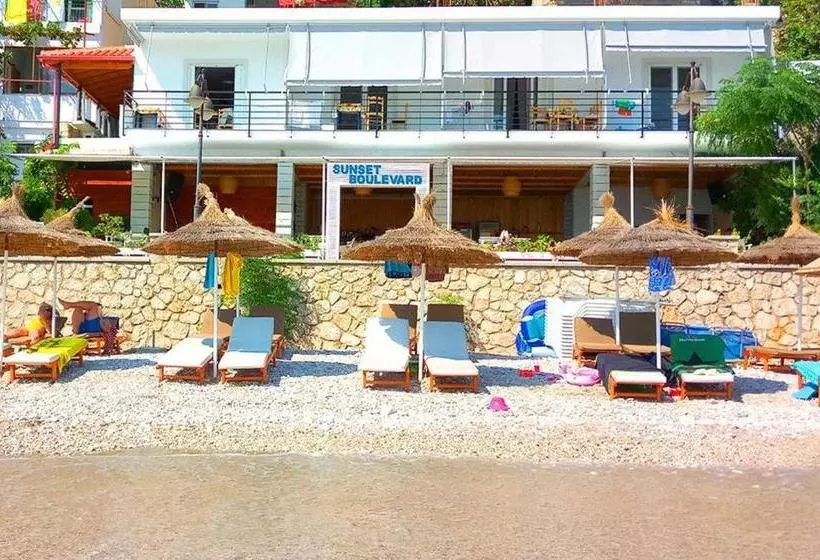 Majatalo Sunset Boulevard Rooms