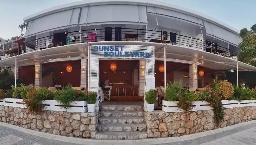 Majatalo Sunset Boulevard Rooms