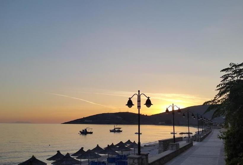 פנסיון Sunset Boulevard Rooms