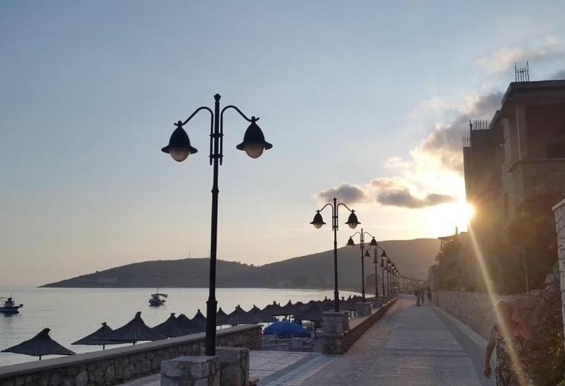 פנסיון Sunset Boulevard Rooms