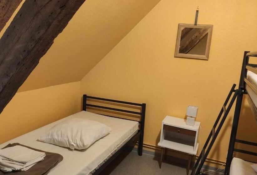 فندق صغير Auberge De Jeunesse La Hulotte