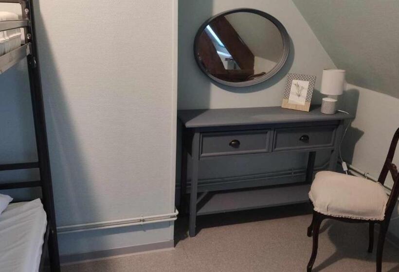 فندق صغير Auberge De Jeunesse La Hulotte