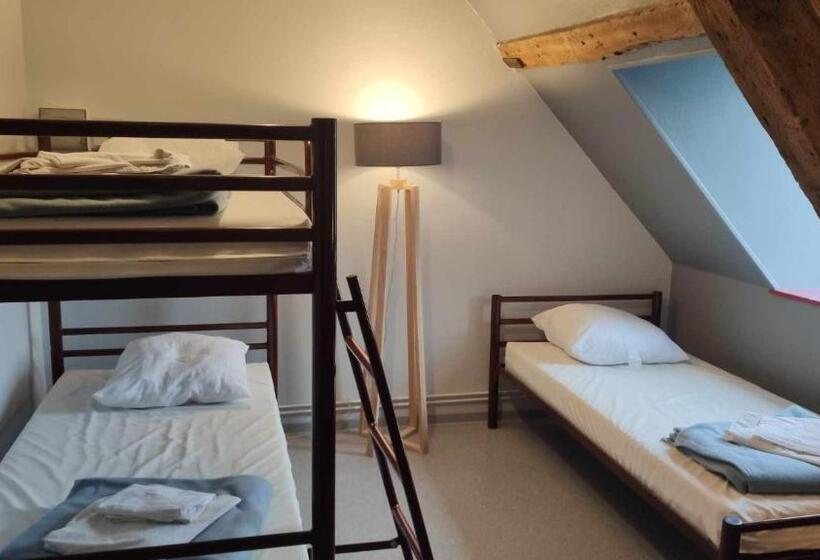 فندق صغير Auberge De Jeunesse La Hulotte