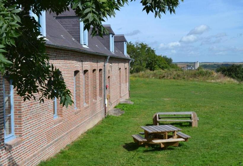 فندق صغير Auberge De Jeunesse La Hulotte