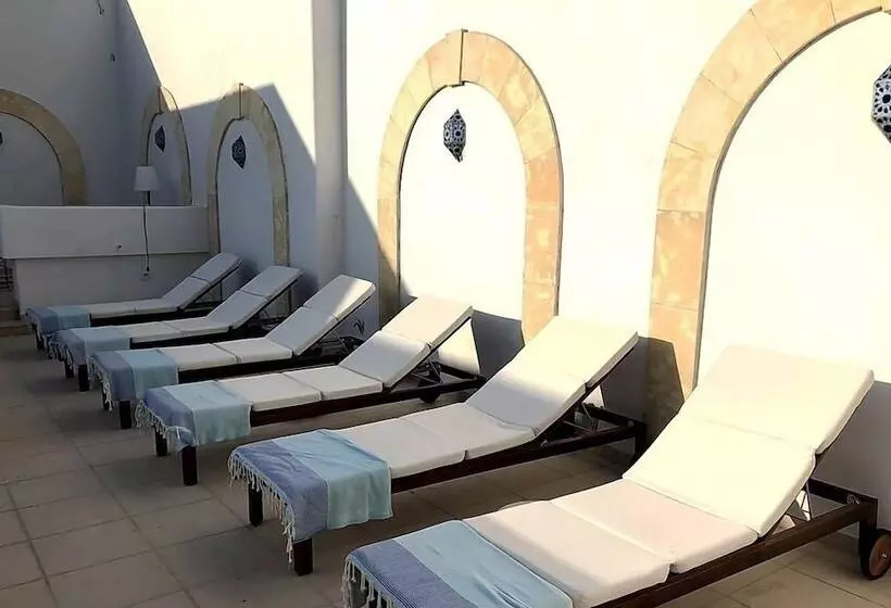 تختخواب و صبحانه Dar Benti