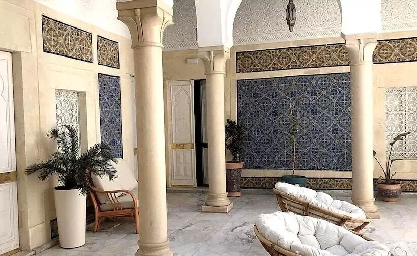 تختخواب و صبحانه Dar Benti