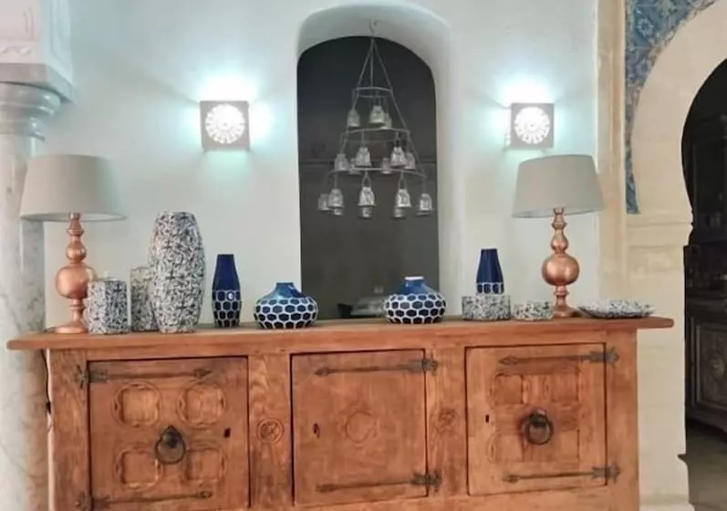 تختخواب و صبحانه Dar Benti