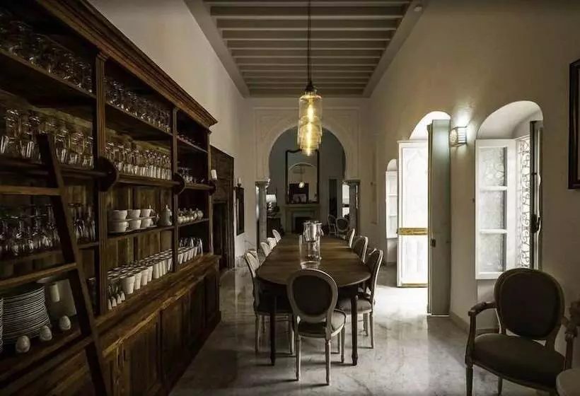 تختخواب و صبحانه Dar Benti