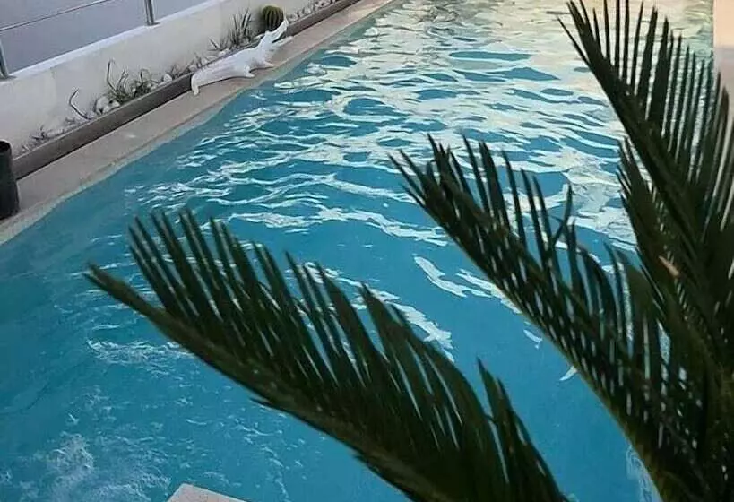 تختخواب و صبحانه Dar Benti