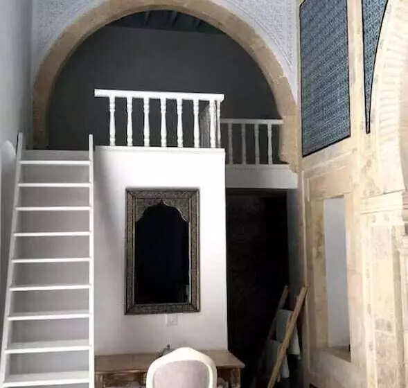 تختخواب و صبحانه Dar Benti