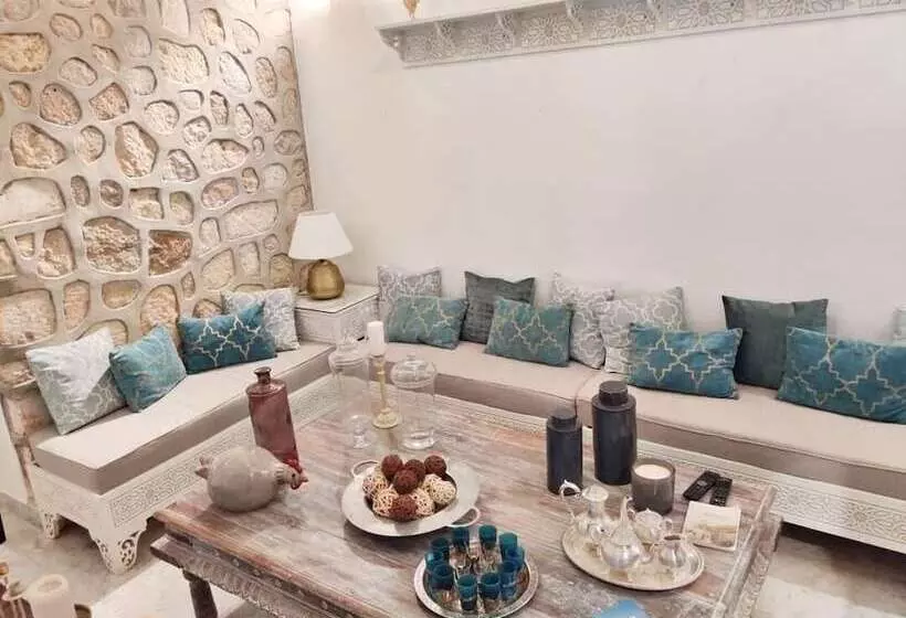 تختخواب و صبحانه Dar Benti