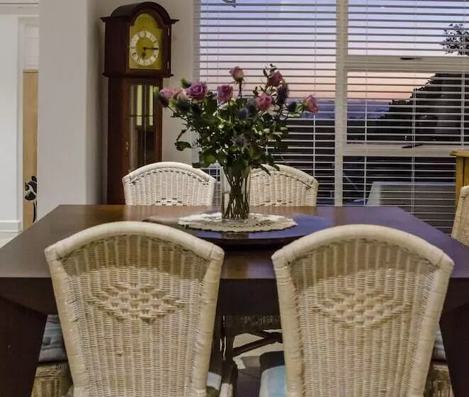 Majatalo Somerset View Guest House