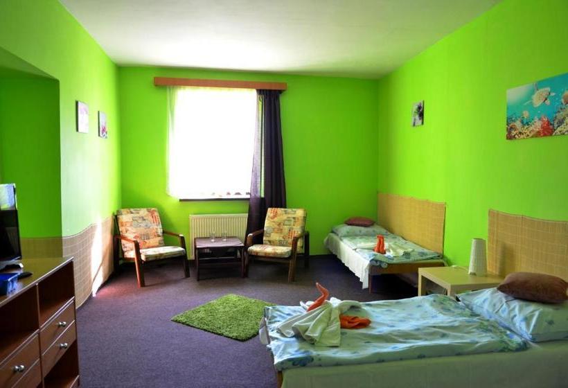 Отель Ostaš Police Nad Metují