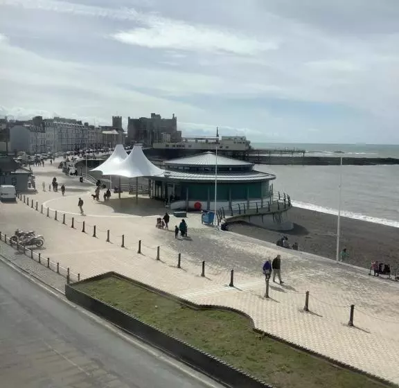 ベッドアンドブレックファースト Helmsman Guesthouse