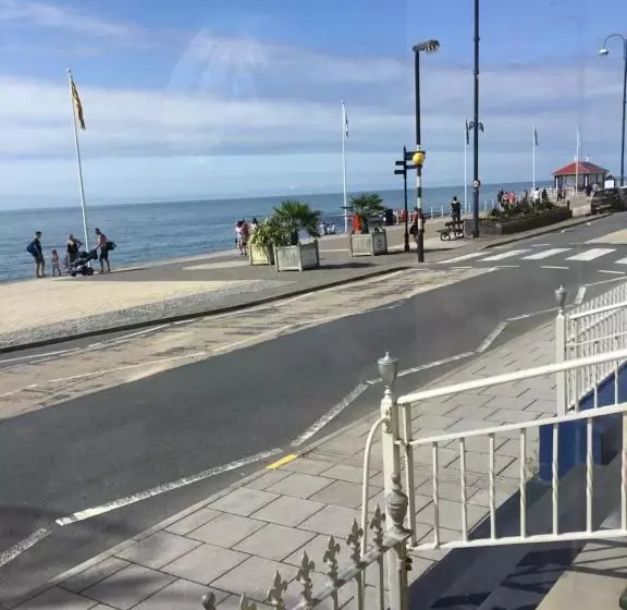 ベッドアンドブレックファースト Helmsman Guesthouse