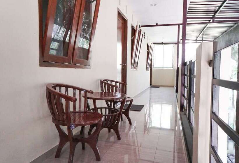 بنسيون Reddoorz Syariah Near Exit Tol Malang