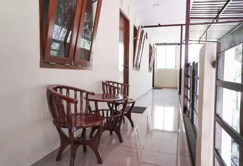 Majatalo Reddoorz Syariah Near Exit Tol Malang