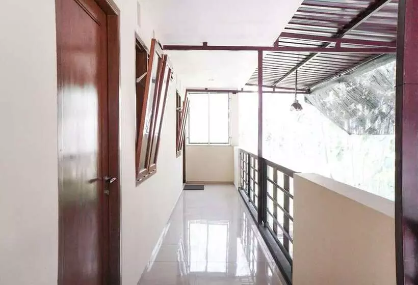 Majatalo Reddoorz Syariah Near Exit Tol Malang