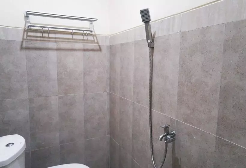 Majatalo Reddoorz Syariah Near Exit Tol Malang