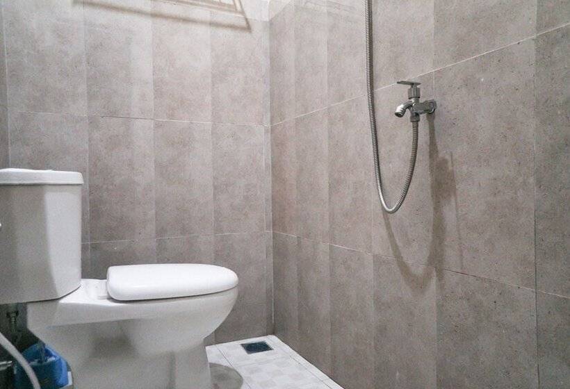 بنسيون Reddoorz Syariah Near Exit Tol Malang