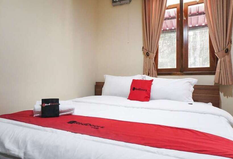 بنسيون Reddoorz Syariah Near Exit Tol Malang