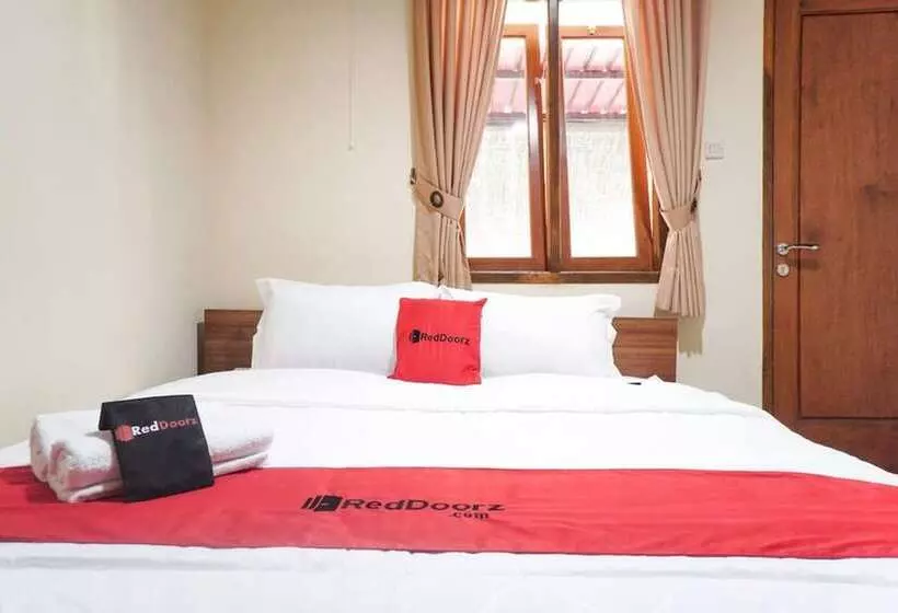 Majatalo Reddoorz Syariah Near Exit Tol Malang