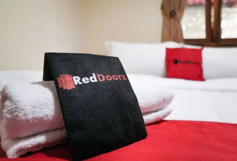 Majatalo Reddoorz Syariah Near Exit Tol Malang