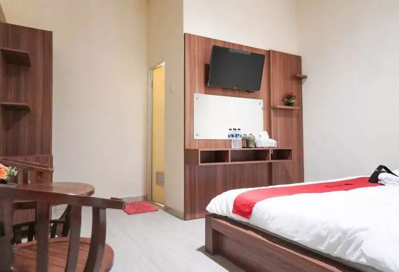 Majatalo Reddoorz Syariah Near Exit Tol Malang