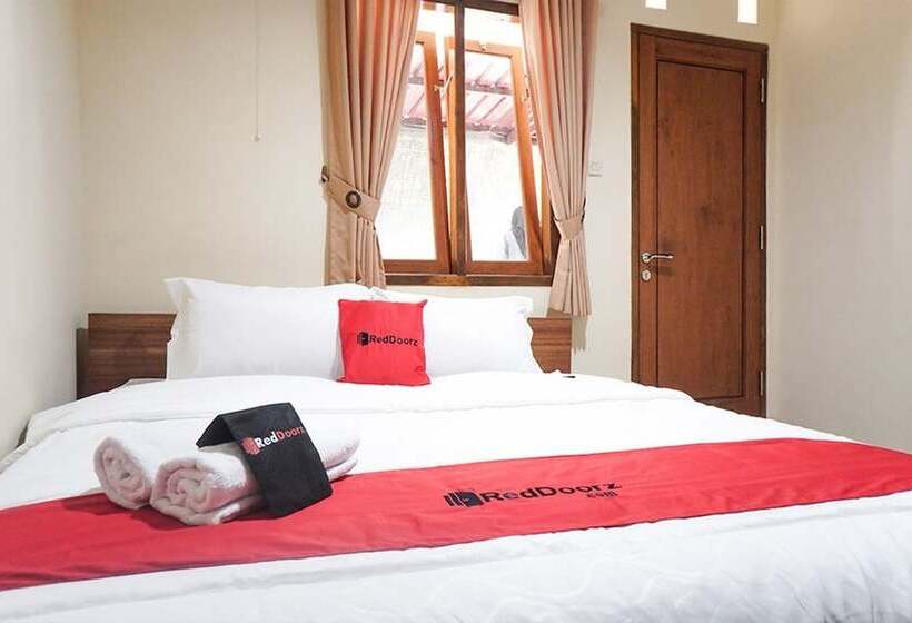 بنسيون Reddoorz Syariah Near Exit Tol Malang