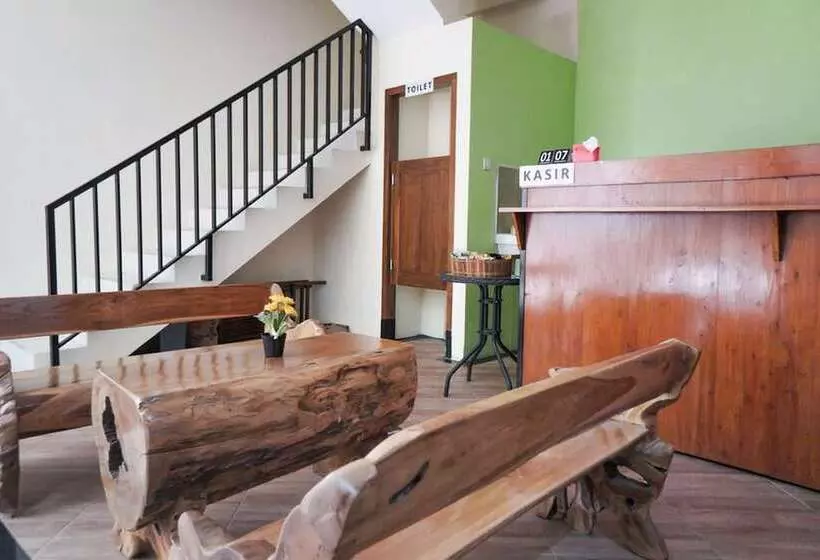 Majatalo Reddoorz Syariah Near Exit Tol Malang