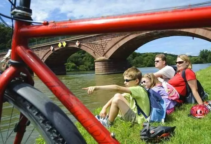 Stadthotel Am Adenauerplatz