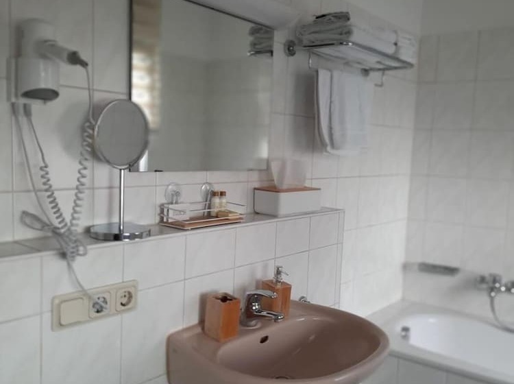 Stadthotel Am Adenauerplatz