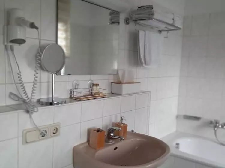 Stadthotel Am Adenauerplatz