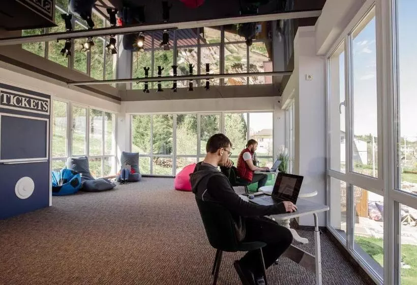 Hotelli Poeziya Mandriv