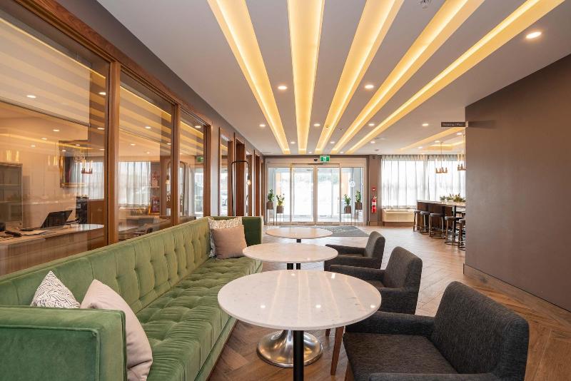 Hotel Sandman Signature Ottawa Airport