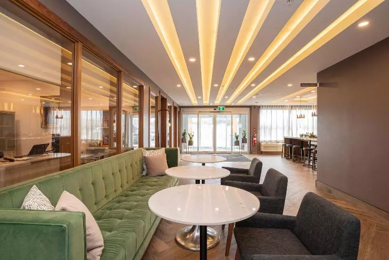 ホテル Sandman Signature Ottawa Airport