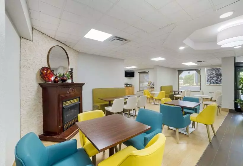 هتل Comfort Inn Asheville Airport